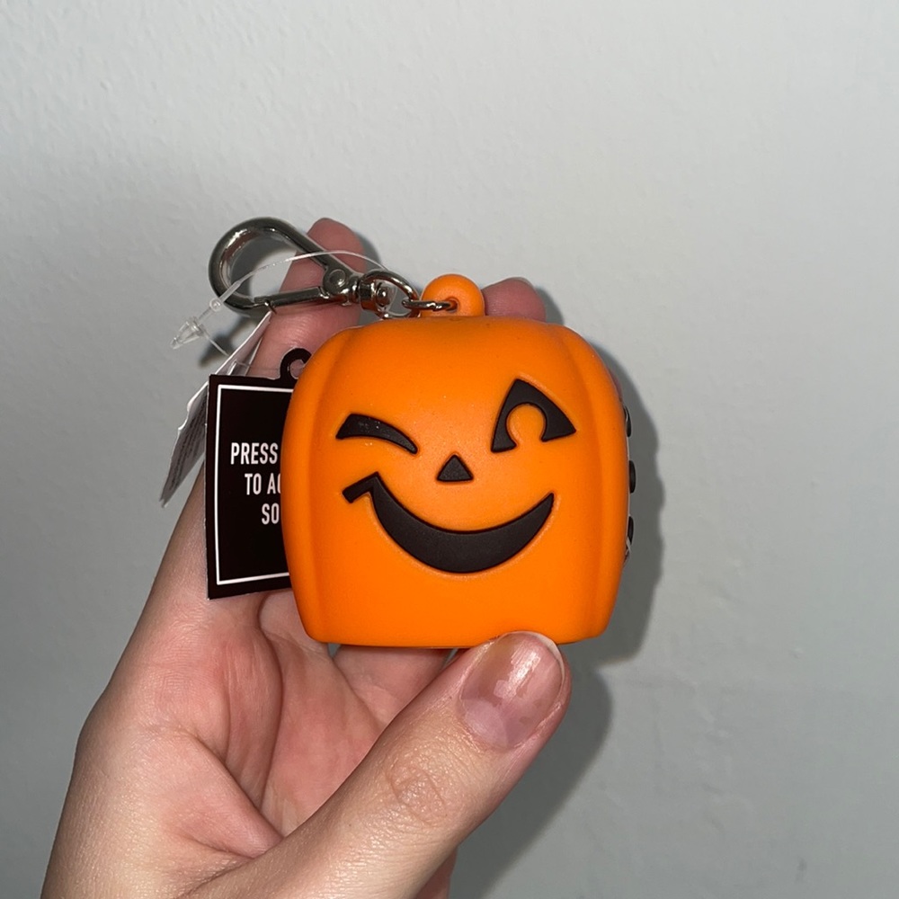 Bath & Body Works Halloween pumpkin pocketback